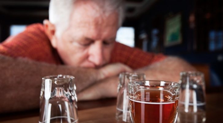 Família tem papel fundamental no tratamento do alcoolismo entre idosos